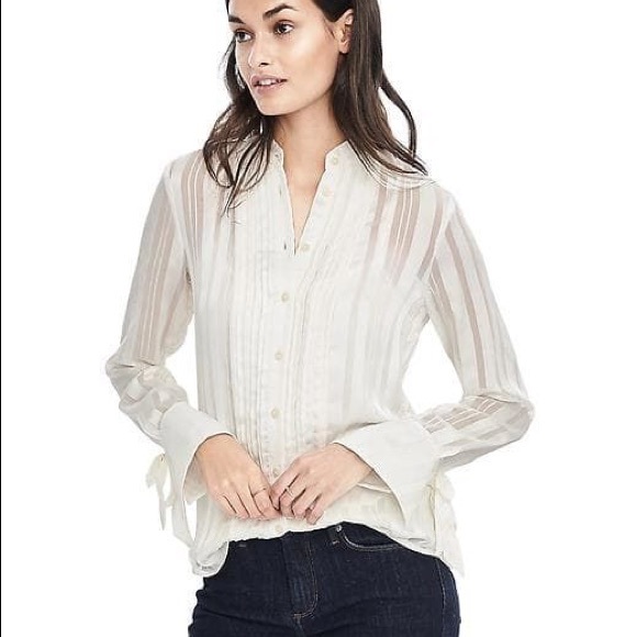Banana Republic Tops - Banana Republic Sheer Blouse Size Small Petite